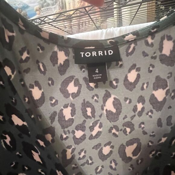 Worn 1x! Torrid, Green Leopard Print Sleeveless Dress. Size 4 - Picture 3 of 5